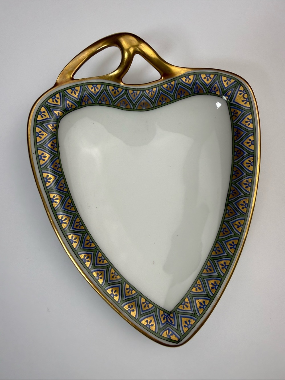 LIMOGES Leaf-shaped porcelain dish